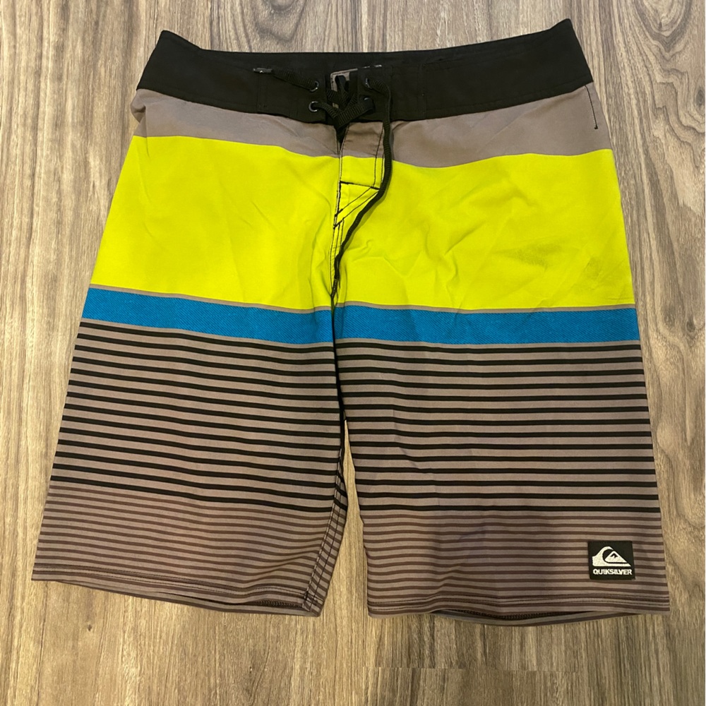 Quiksilver Board Shorts Size 30